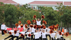 “引力播”新闻客户端：壮观团体操展现幼师青春风采