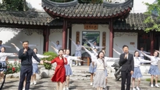 逐梦百年青春，踏寻千年古城:我校开展“青春颂祖国，点赞新时代”主题快闪活动