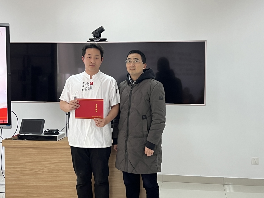 f6f5d991-12c0-4d40-9ab0-aa942b7a3d3f