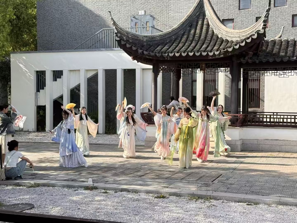 b2c1e482492718aa9efc73adac96bf5d(1)