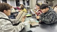 图书资料中心开展读书节系列活动之“书山有路”寻书比赛