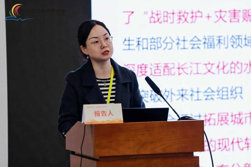 5b039df4bf4942d26bcf6bd890f2eeef