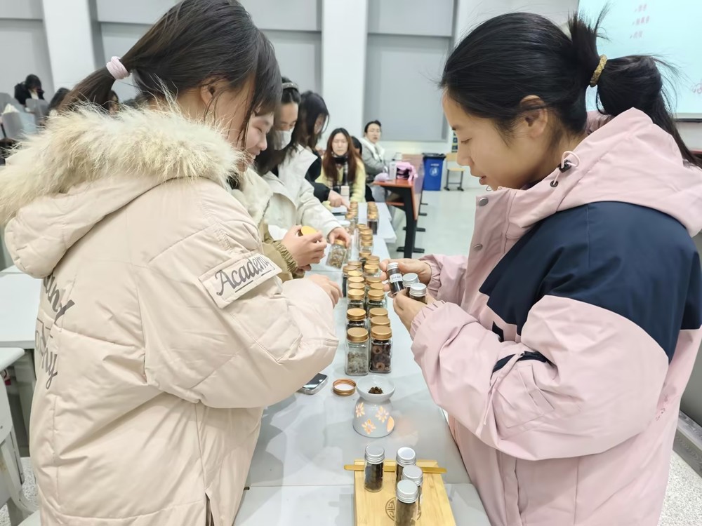 一审一校：徐珊珊