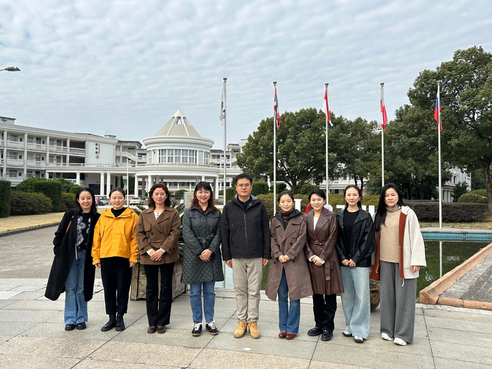 浙江越秀外国语学院艺术学院大合照